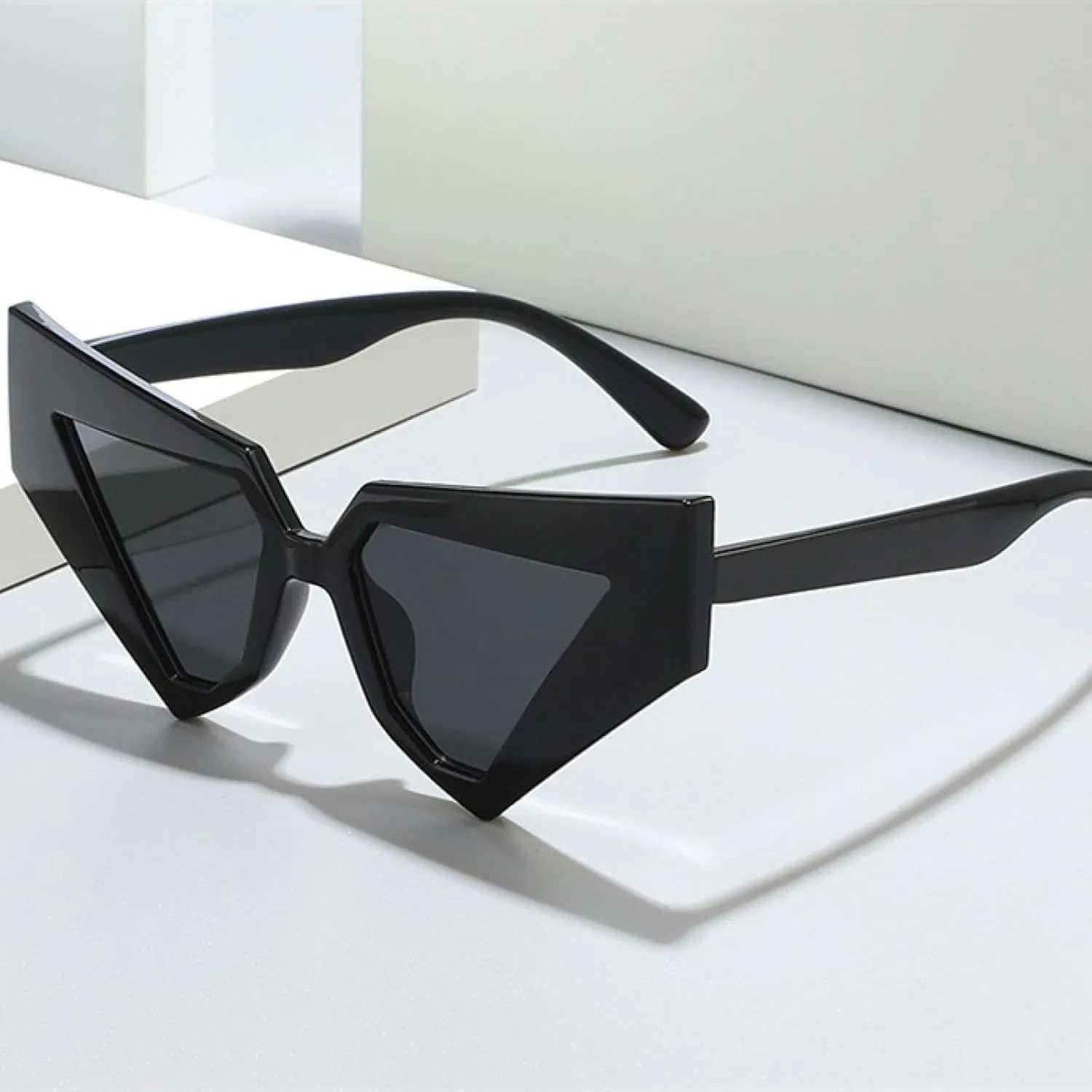 Vintage Black Cat Eye Sunglasses for Women Fashion Luxury Retro Uv400